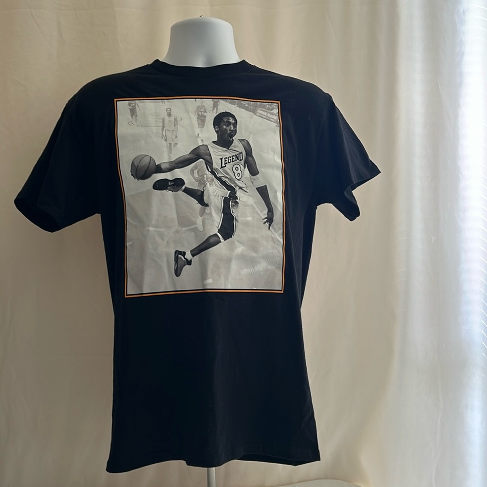 Kobe Bryant Men’s Size Medium Basketball Short Sleeve Black T-shirt